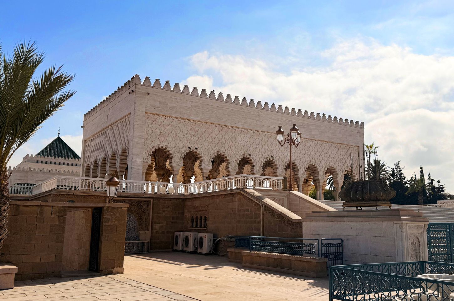 Hassan Tower ด้านนอก