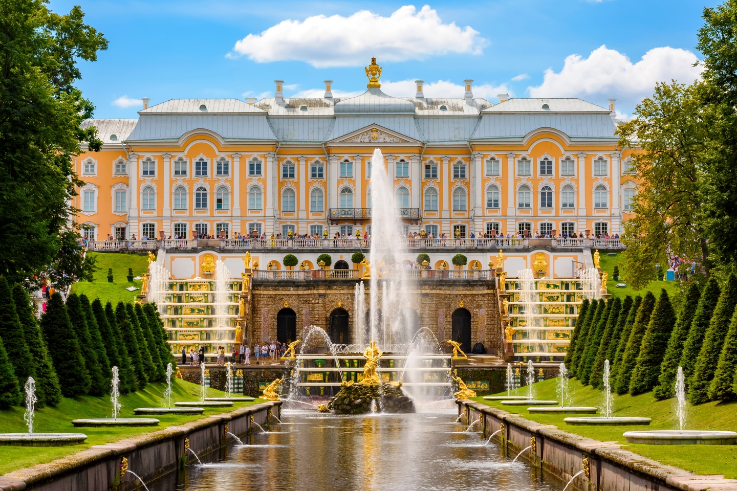 พระราชวังปีเตอร์ฮอฟ (Peterhof Palace)