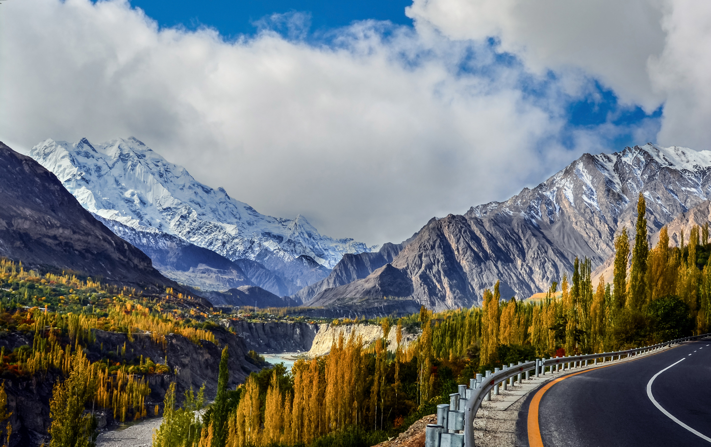 คาราโครัม ไฮเวย์ (Karakoram Highway)