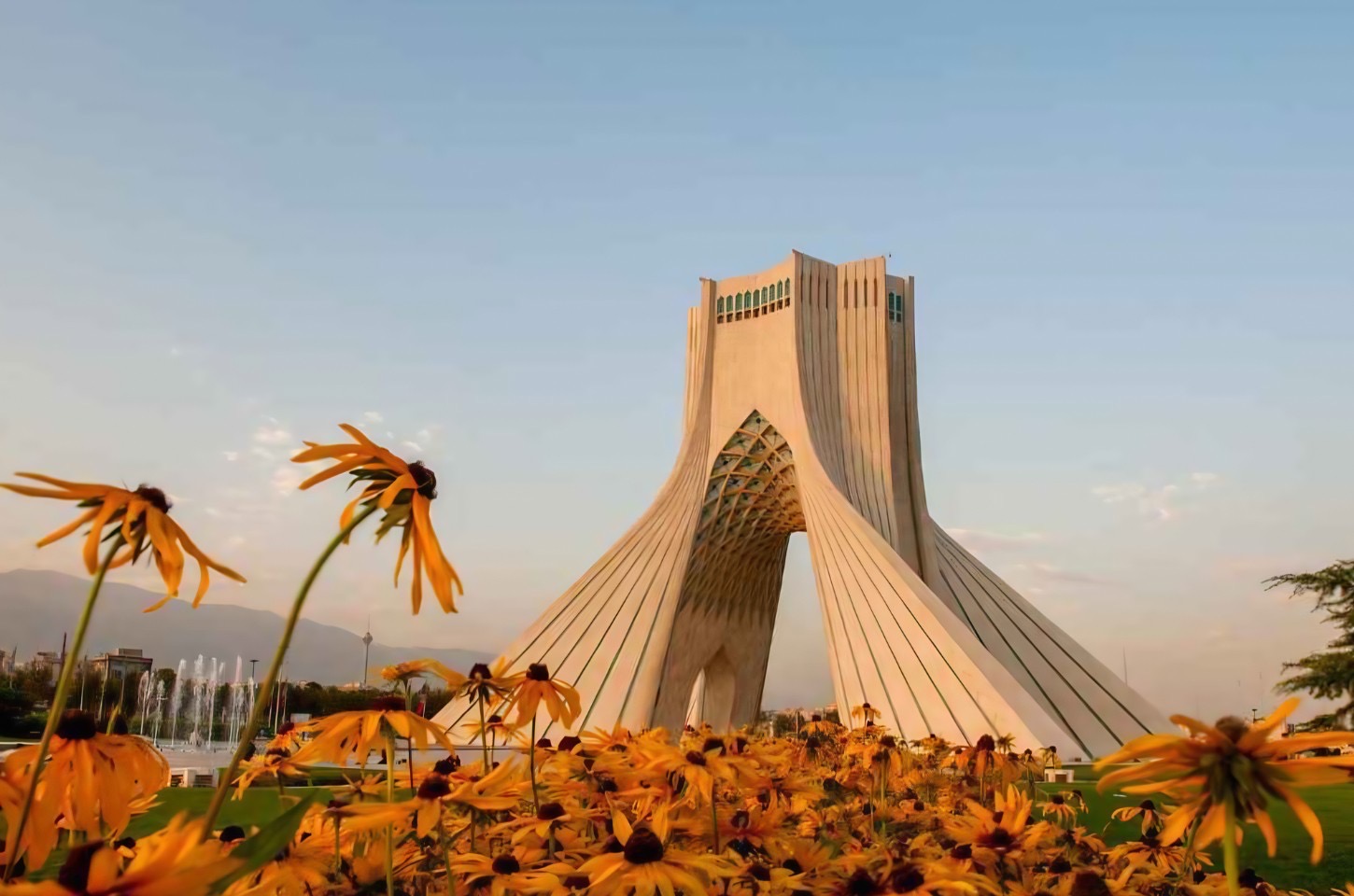 หอคอยอาชาดี (Azadi Tower)