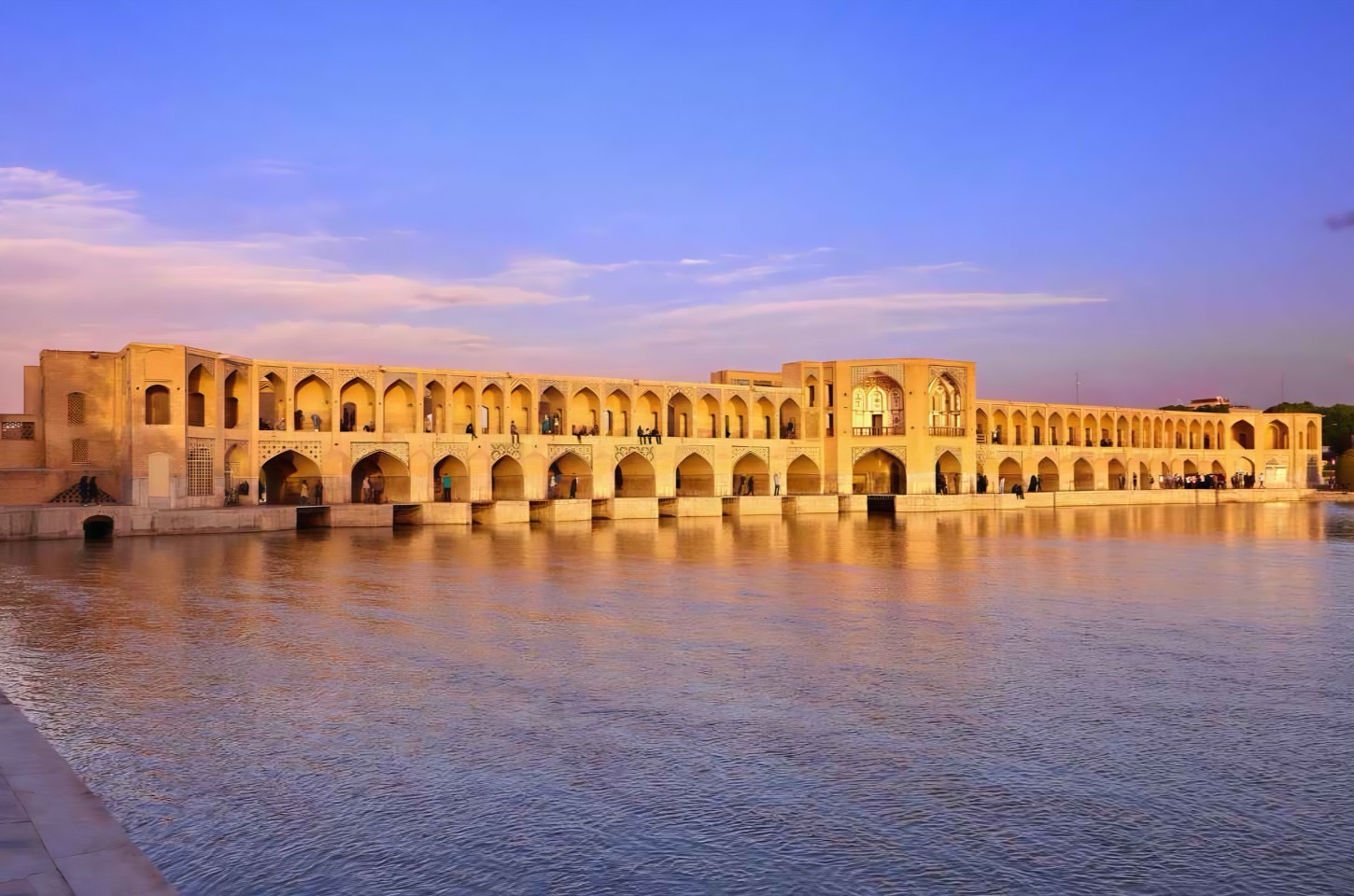 สะพานคาจู (The Khajou Bridge) เมืองอิสฟาฮาน