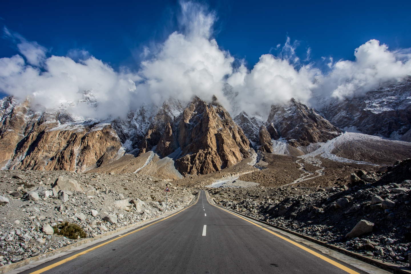คาราโครัม ไฮเวย์ (Karakoram Highway)